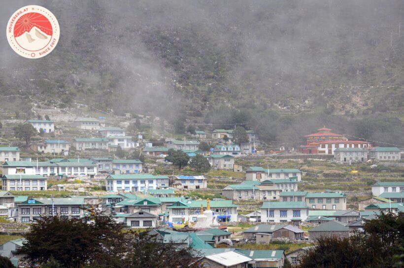das Dorf Khumjung mit dem Kloster
