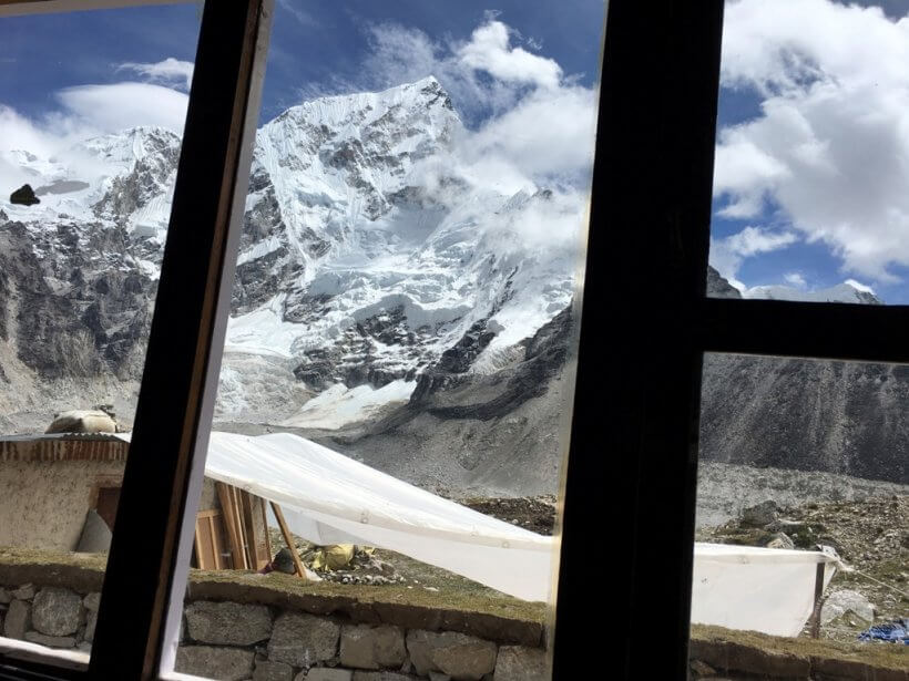 Nuptse aus dem Fenster in Gorak Shep