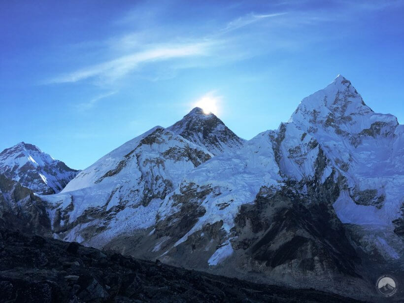 Sonnenaufgang hinter dem Mount Everest